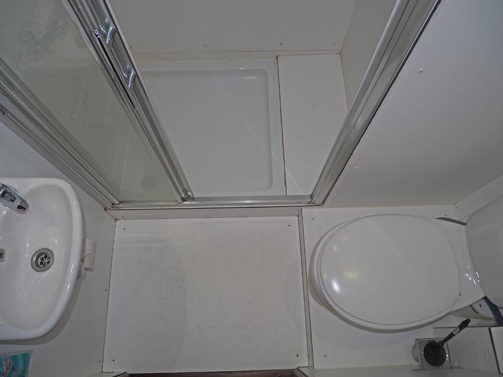 Cabin en avant, H&eacute;bergements